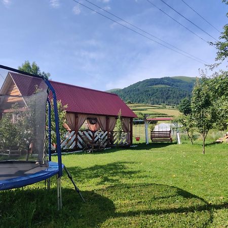 "У Яслигана" Hotell Pilipets Eksteriør bilde