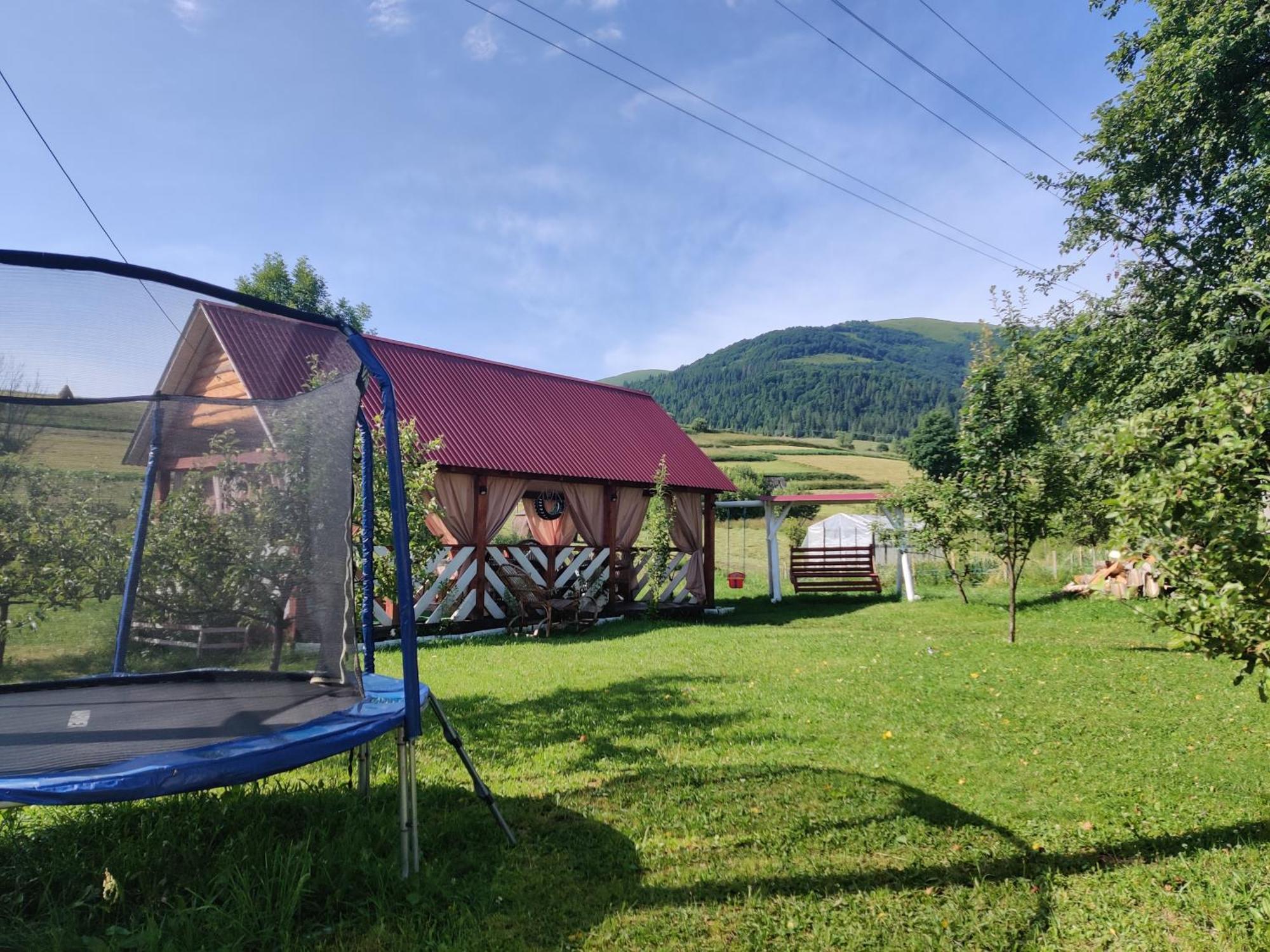 "У Яслигана" Hotell Pilipets Eksteriør bilde